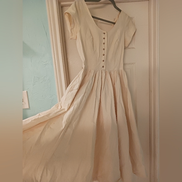 Vintage cream dress - Picture 2 of 8